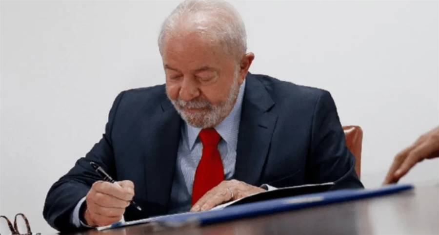 Lula libera novo benefício no valor de R$ 2.400; Veja se você pode receber!